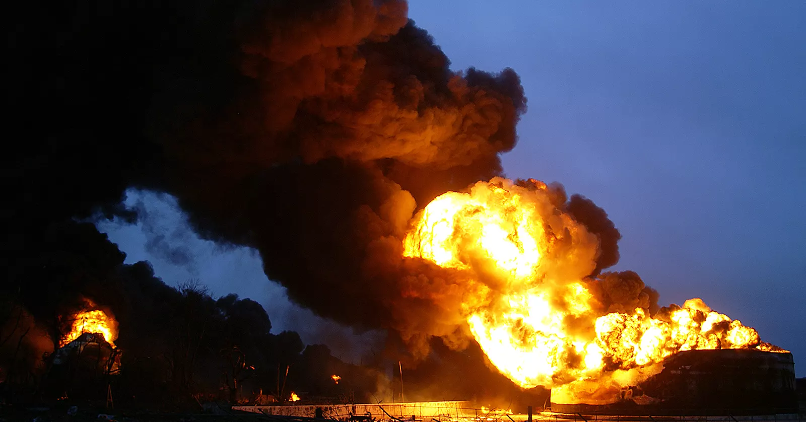 oil refinery explosion